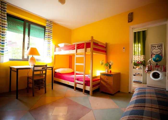 Six-Pack Hostel