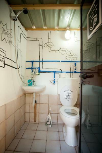 Six Pack Hostel *