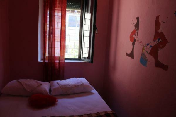 Six Pack Hostel *